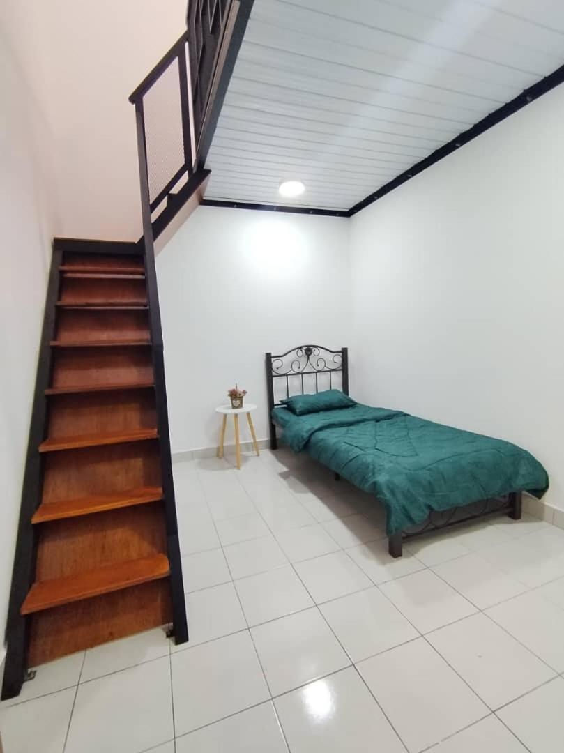 Orked Homestay Seri Iskandar Extérieur photo